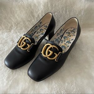Gucci Leather mid-heel pump with gold hardware. Size 6.5